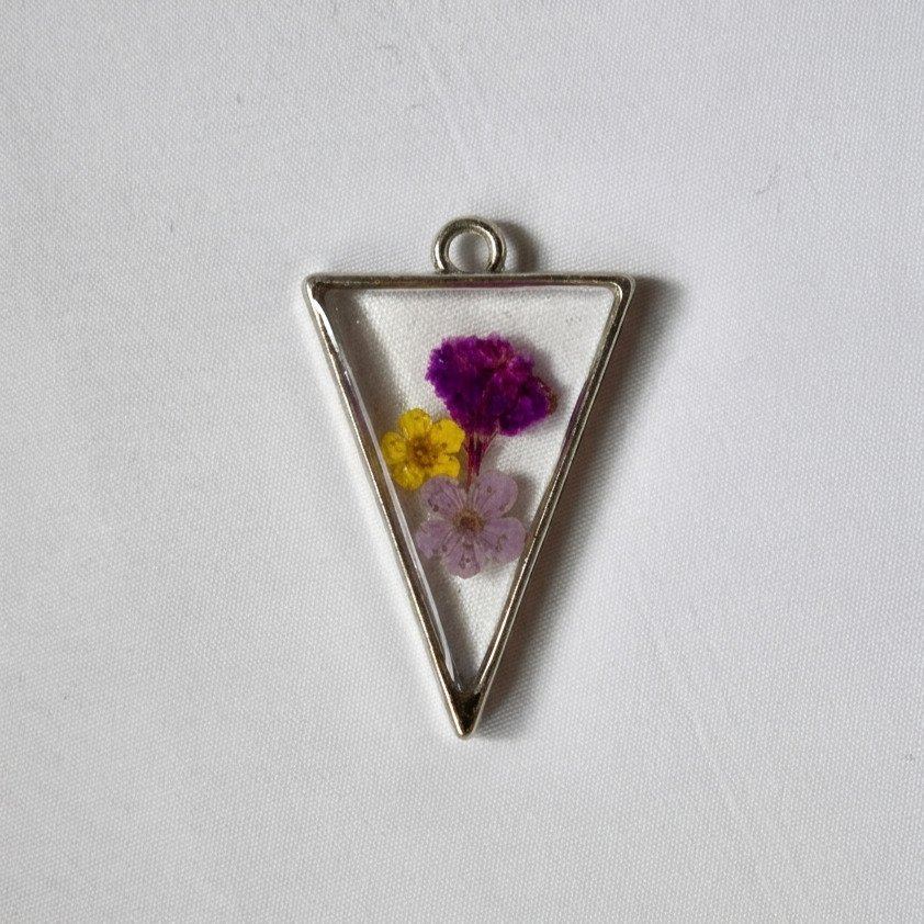 Resin flower necklace
