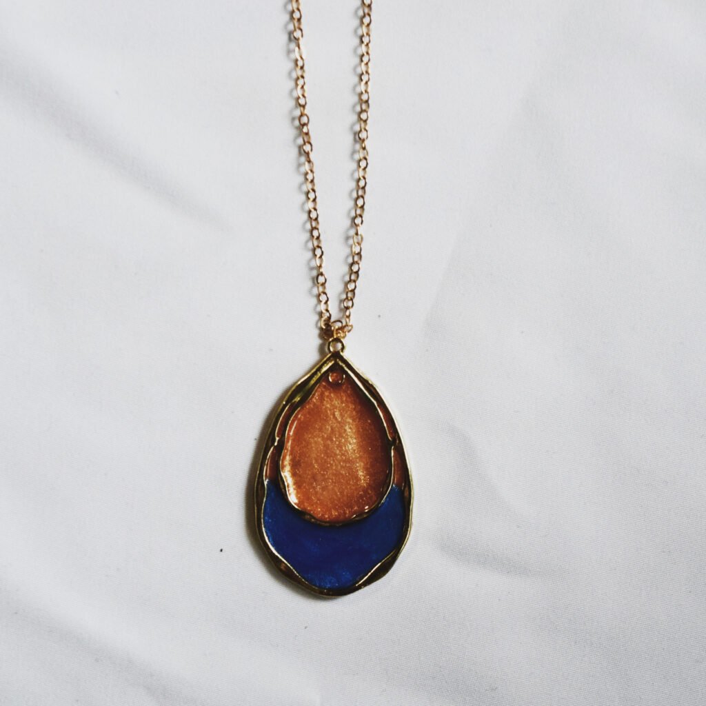 Resin pendant necklace