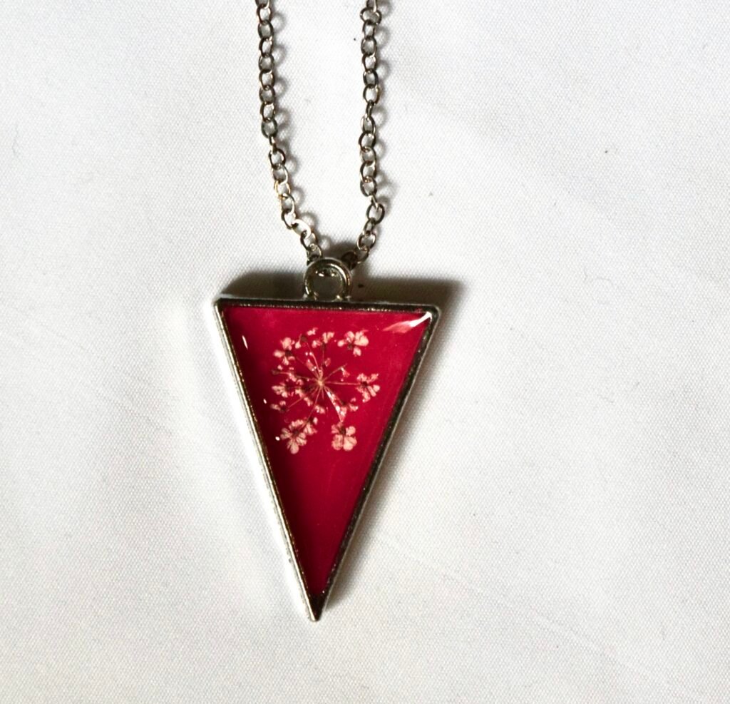 Resin flower necklace